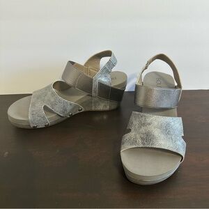 Corkys 9 Metallic Silver Croc Embossed Platform Chunky Wedge Strappy Sandals
